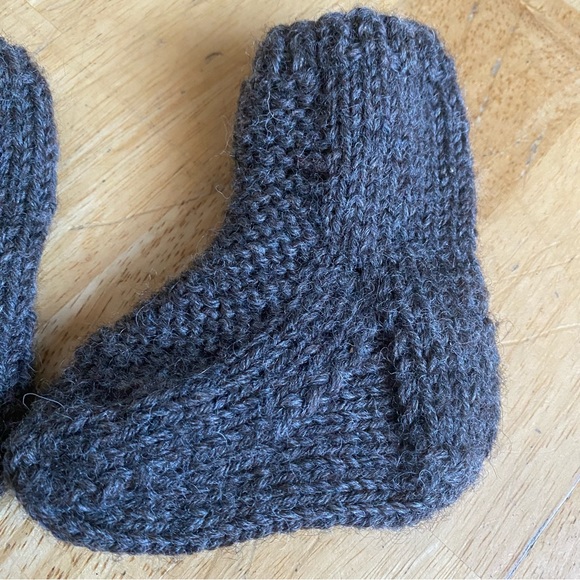 Hand Knit Wool Baby Booties Size 0-3 months - Picture 3 of 4